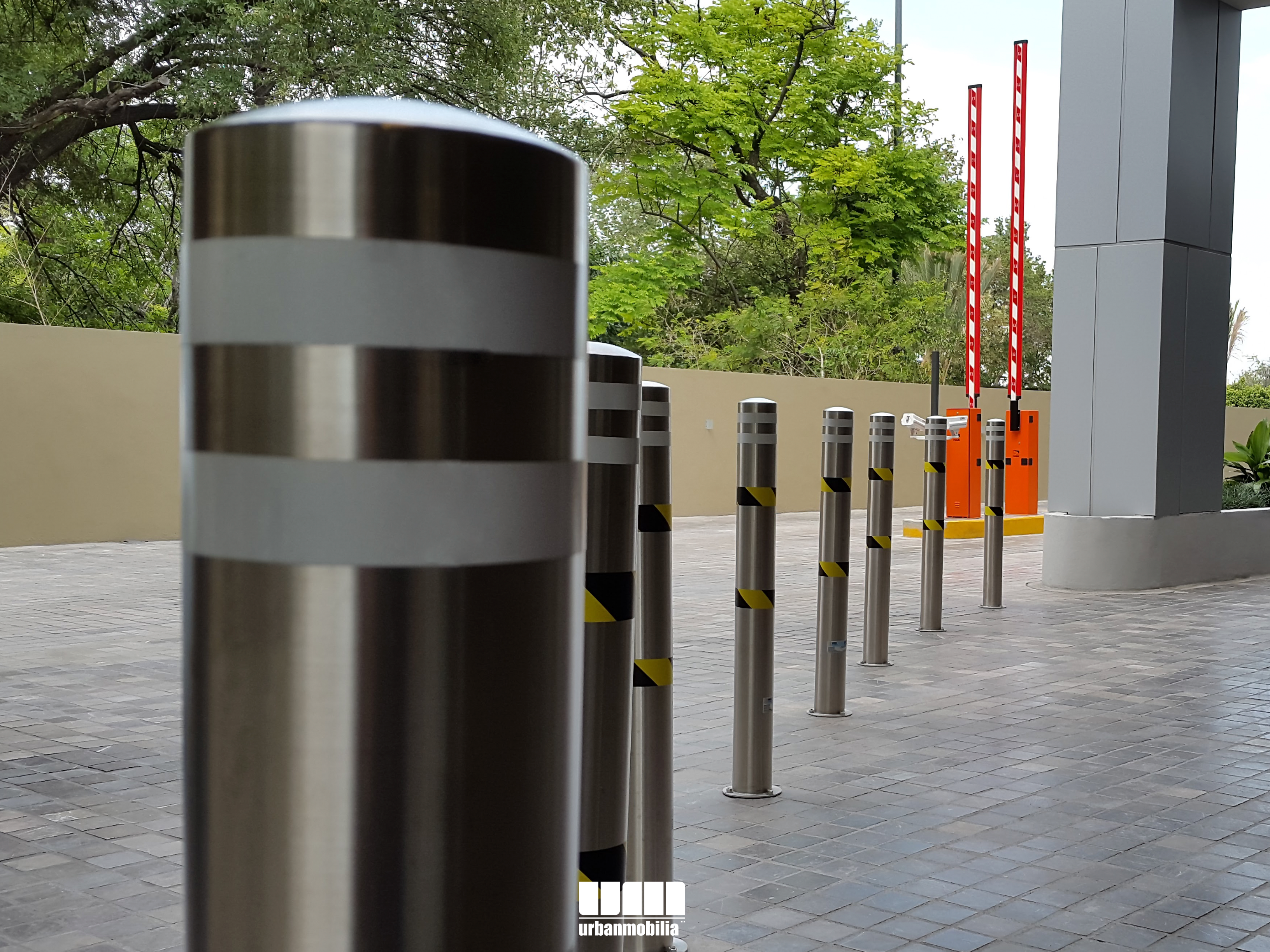 BOLLARDS 